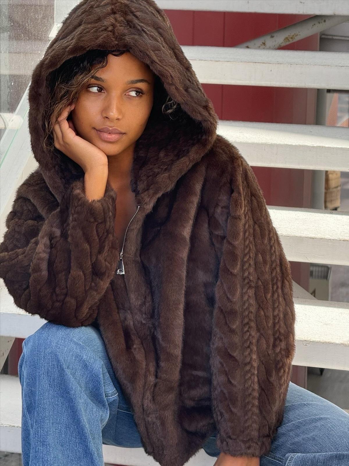 Hier geht's zum Shop von: Ala Mode Fashion-DOB;Accessoires;Leather Wear; Young Fashion - Neuss | Artikel-Nr. 5015F | 100% Poly | Mindestbestellmenge 2 Stück | Kategorie: Mantel | Adresse: Ala Mode Fashion - Breslauerstr. 8 Raum 113 - 41460 neuss - Tel: 021312091616 - ala-mode@web.de | Angebot: Sofortprogramme, Orderware