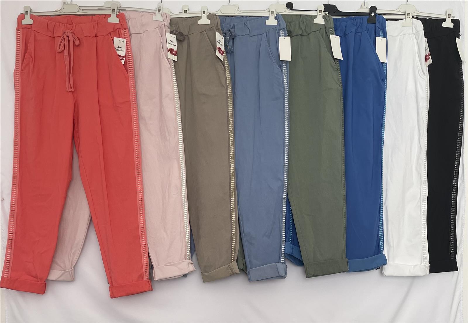 Hier geht's zum Shop von: Classic & Mode GmbH - DOB - Hamburg | Artikel-Nr. 1167 | Hose mit Taschen | 95% COTON 5%ELASTAN | Kategorie: Hosen | Adresse: Classic & Mode GmbH - Modering 1 - 22457 Hamburg - Tel: 040 86687183 - classicsandmode@gmail.com | Angebot: Damenbekleidung, Große Größen