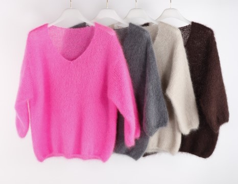 Hier geht's zum Shop von: olluni fashion GmbH - DOB-HAHA-Accessoires-Schuhe-Young-Fashion-Leder-Große Größen - Hamburg | Artikel-Nr. HH24244-2 | 80% Kid Mohair Strick Pullover | Kategorie: Pullover | Adresse: olluni fashion GmbH - Modering 5, Haus D, 5 Etage - 22457 Hamburg - Tel: 040 55598886 - info@olluni.de | Angebot: Damenbekleidung, Damen Accessoires, Große Größen, Young Fashion, Leather Wear, Sofortprogramme, Orderware