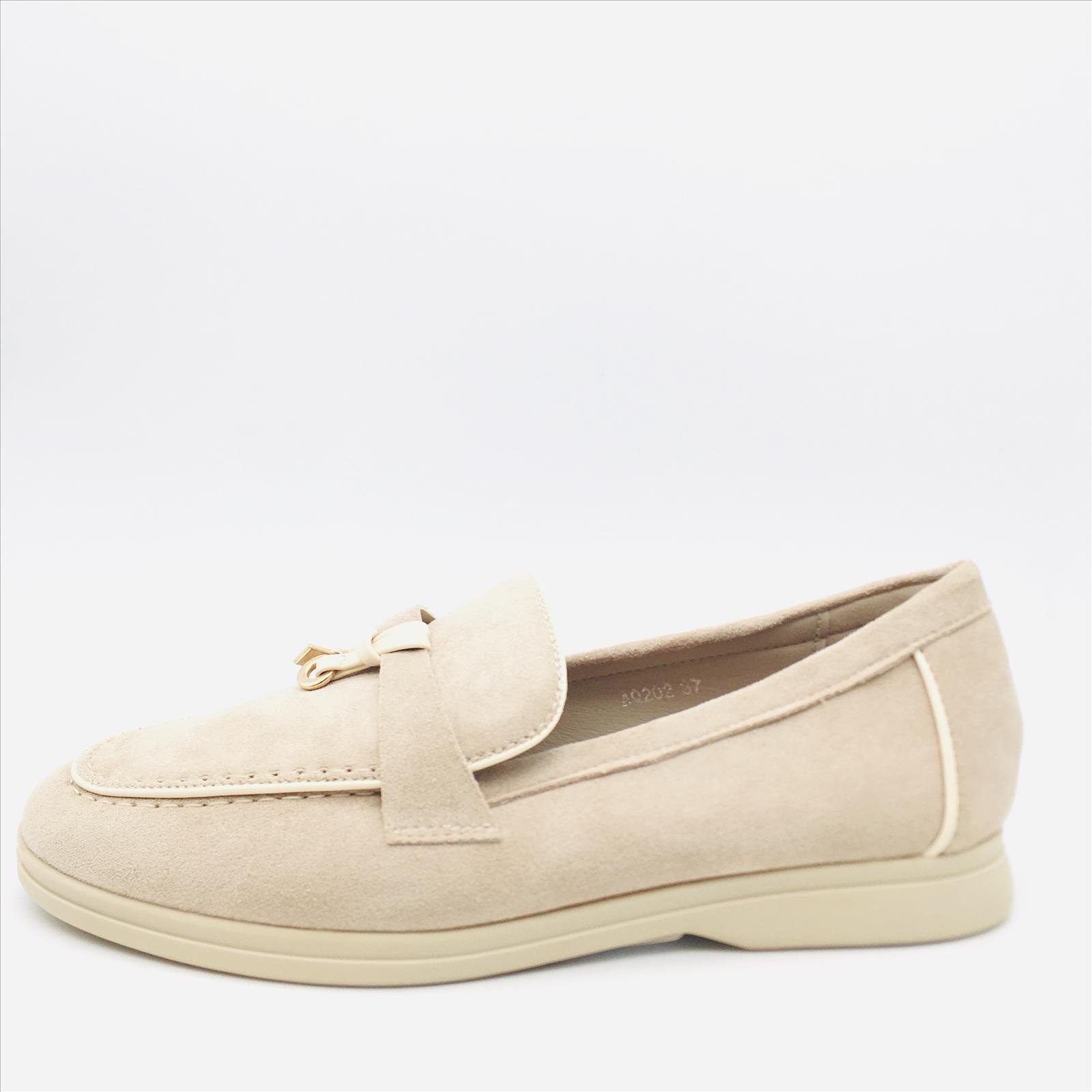 Kayla GmbH - Schuhgrosshandel | Kategorie: Stiefel | Angebot: Damenbekleidung, Herrenbekleidung, Damen Accessoires, Herren Accessoires, Schuhe, Kinder & Teens, Young Fashion, Leather Wear, Sofortprogramme | Adresse: Kayla GmbH - de814155035 - Anton-Kux Str. 2 - 41460 Neuss - Tel: 021311332043 - kaylashoes@hotmail.com