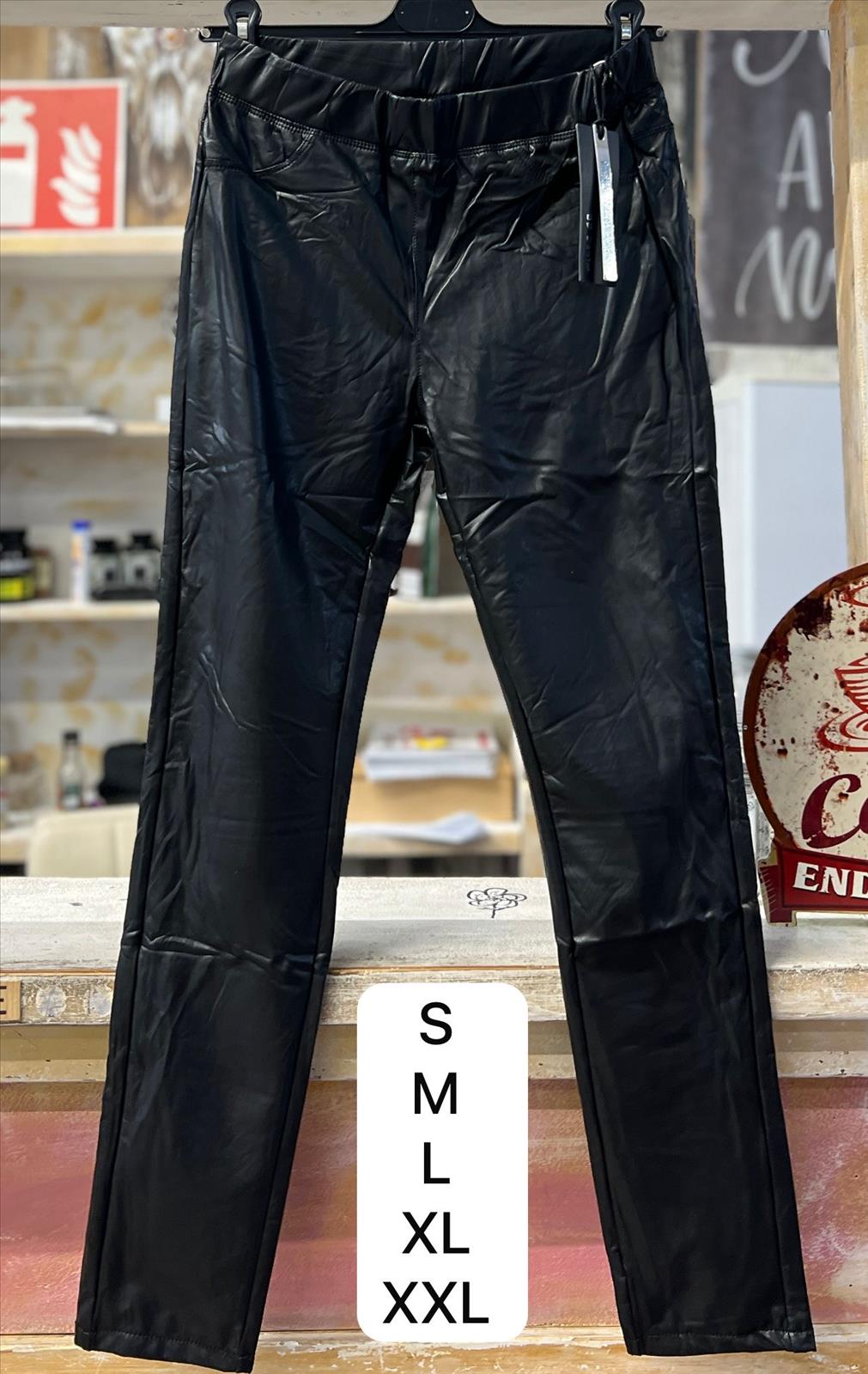 Hier geht's zum Shop von: Sarah GmbH - DOB aus Italien | Hose | Artikel-Nr. 811 | Adresse: Sarah GmbH - Otto-Hahn-Straße 1 - 63303 Dreieich - Tel: 061039603444 - sarah-aktuell@t-online.de | Angebot: Damenbekleidung, Damen Accessoires, Große Größen, Young Fashion, Sofortprogramme, Orderware