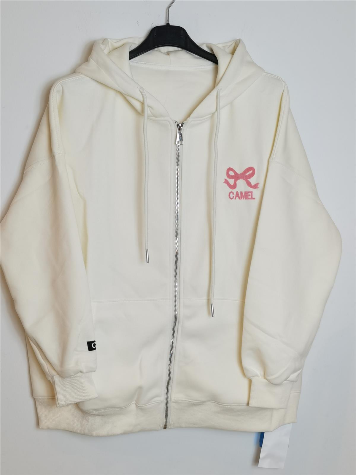 Hier geht's zum Shop von: KaiXuan Mode GmbH - DOB, Young Fashion - Hamburg | Weiß | Kategorie: Besticktes Sweatshirt | Adresse: KaiXuan Mode GmbH - Modering 3 Haus B Raum 338 - 22457 Hamburg - Tel: 040-58964150 - shixiongwei1@163.com | Angebot: Damenbekleidung, Herrenbekleidung, Damen Accessoires, Große Größen, Young Fashion, Sofortprogramme, Orderware