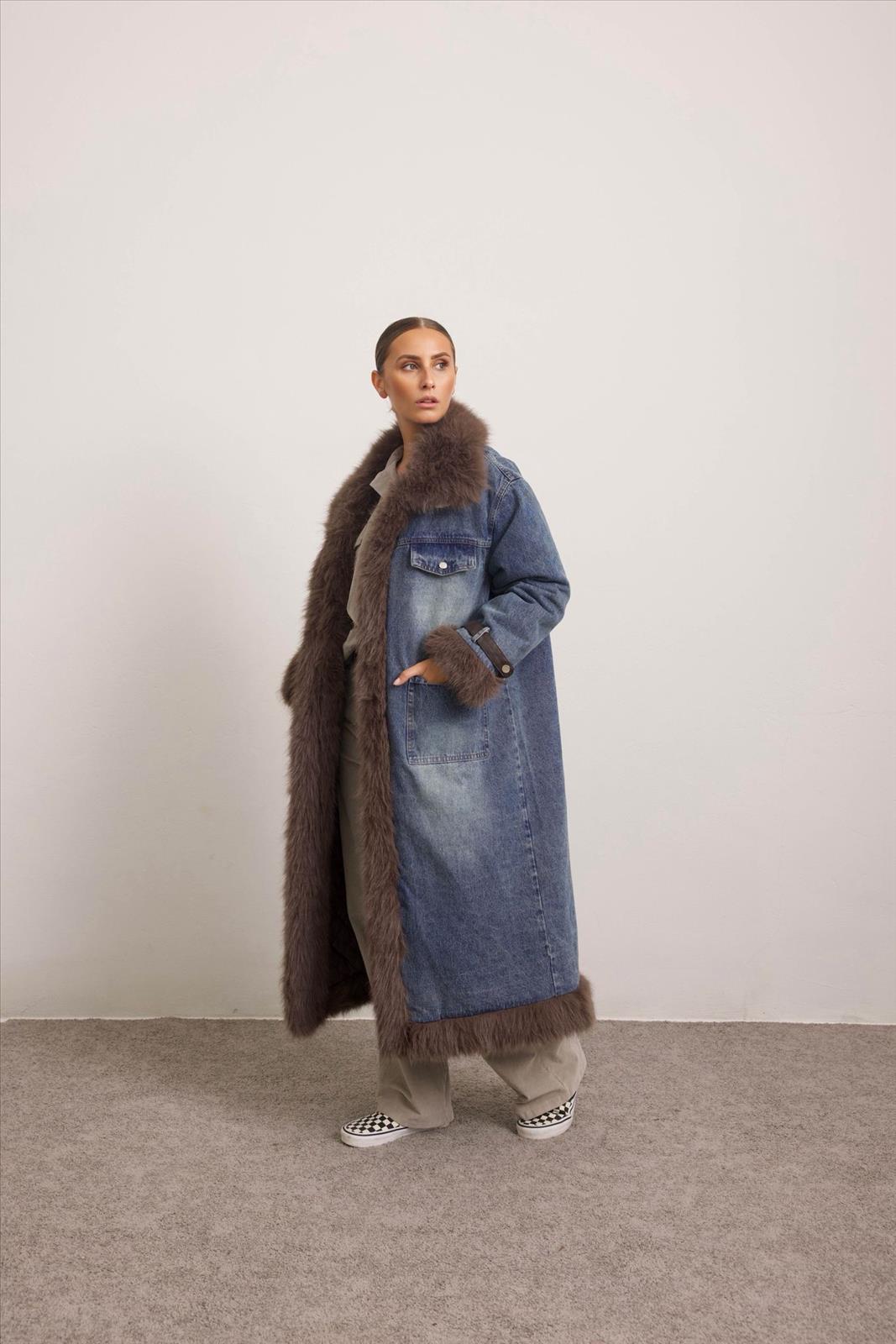 Ala Mode Fashion-DOB;Accessoires;Leather Wear; Young Fashion - Neuss | Kategorie: Mantel | Angebot: Sofortprogramme, Orderware | Adresse: Ala Mode Fashion - Breslauerstr. 8 Raum 113 - 41460 neuss - Tel: 021312091616 - ala-mode@web.de
