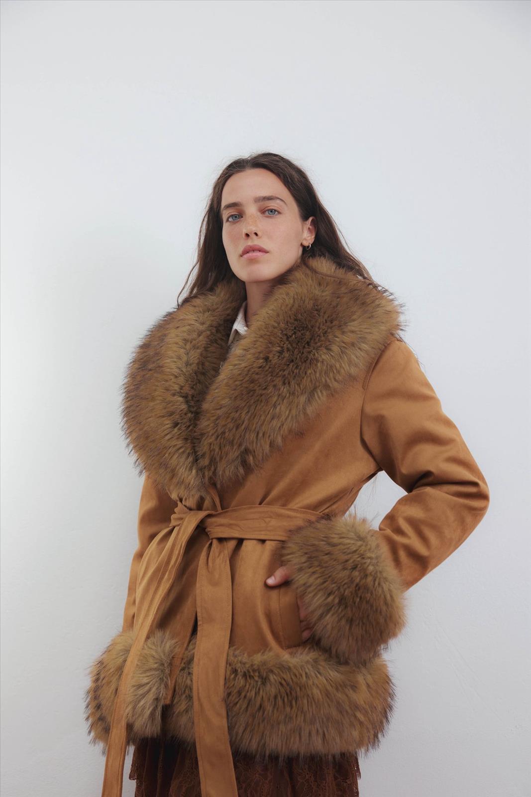 Ala Mode Fashion-DOB;Accessoires;Leather Wear; Young Fashion - Neuss | Kategorie: Mantel | Angebot: Sofortprogramme, Orderware | Adresse: Ala Mode Fashion - Breslauerstr. 8 Raum 113 - 41460 neuss - Tel: 021312091616 - ala-mode@web.de