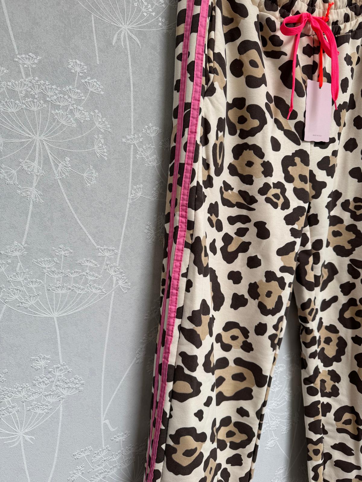 Hier geht's zum Shop von: Catchme UG - DOB - Dreieich | Kategorie: Bekleidung (bis grose 42) / Hosen | Adresse: Catchme UG - Otto-Hahn Str. 24 - 63303 Dreieich - Tel: +49 (0)6103 – 39891 10 - grossartig9@gmail.com | Angebot: Sofortprogramme, Orderware