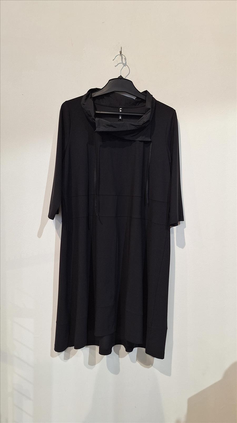Modevertrieb Iryna Zeidler - DOB, Accessoires, Große Größen - MÜnchen | Artikel-Nr. 5151025 | Lagom Kleid | Kategorie: LAGOM | Angebot: Damenbekleidung, Damen Accessoires, Große Größen, Young Fashion, Sofortprogramme, Orderware | Adresse: Modevertrieb Iryna Zeidler - Taunusstrasse 45 - 80807 München - Tel: 0893597022 - mvzeidler@aol.com