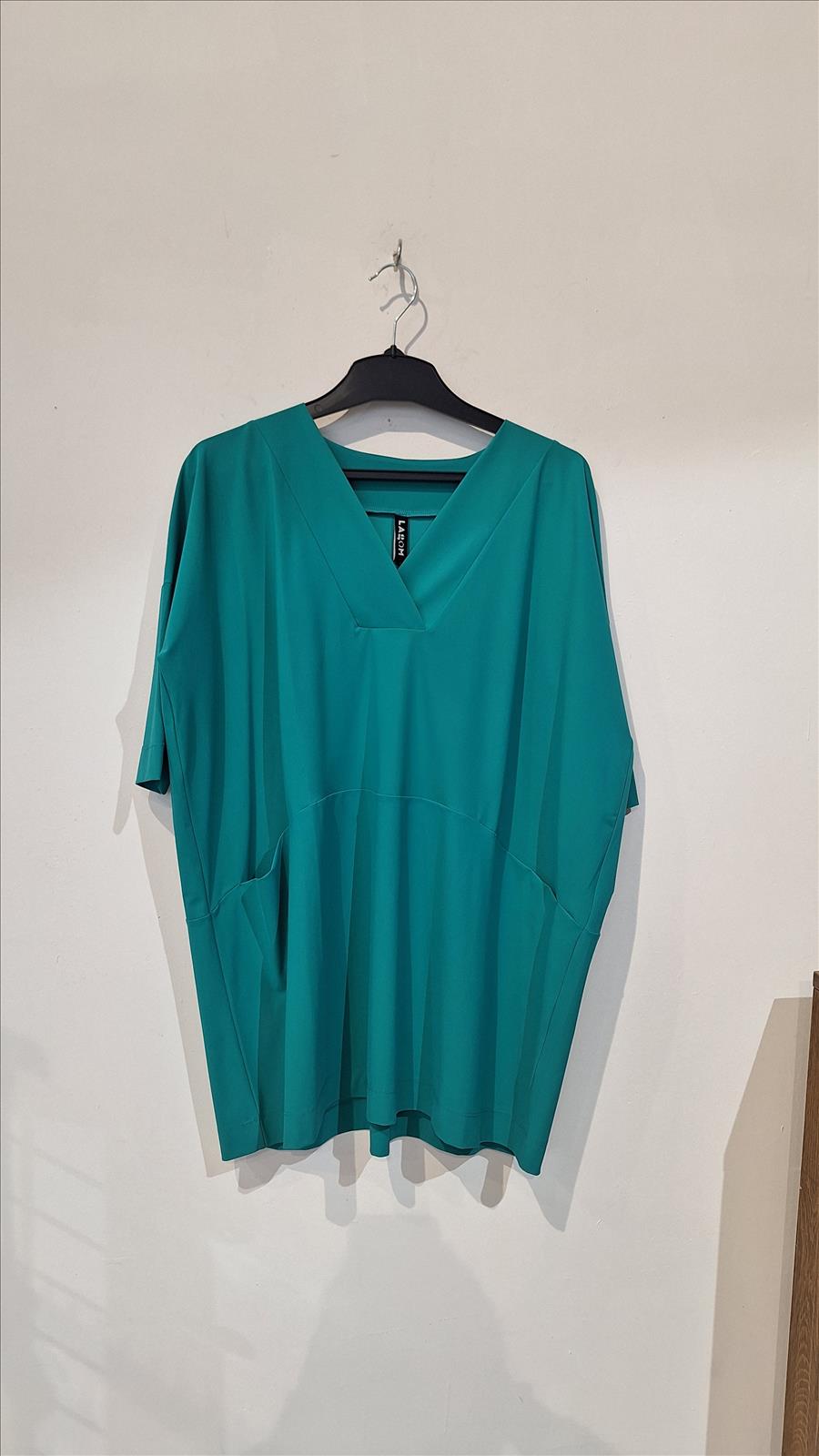 Modevertrieb Iryna Zeidler - DOB, Accessoires, Große Größen - MÜnchen | Artikel-Nr. 5301025 | Lagom Tunika | Kategorie: LAGOM | Angebot: Damenbekleidung, Damen Accessoires, Große Größen, Young Fashion, Sofortprogramme, Orderware | Adresse: Modevertrieb Iryna Zeidler - Taunusstrasse 45 - 80807 München - Tel: 0893597022 - mvzeidler@aol.com
