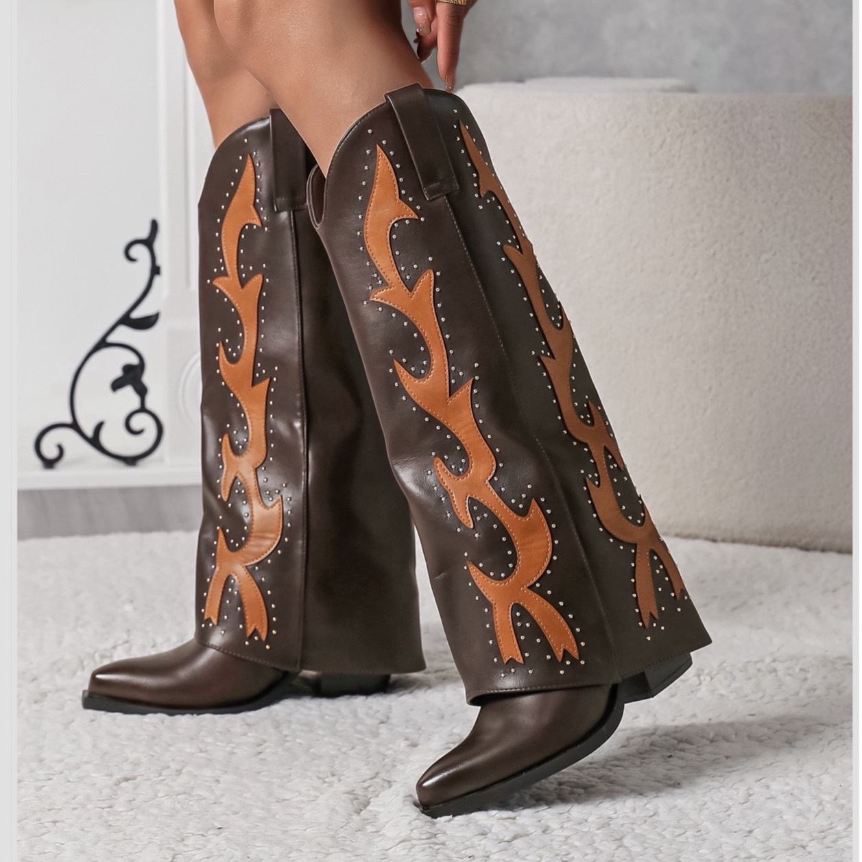 E-Vitale Shoes - BIONDINI Großhandel Wholesale - hochwertige italienische Schuhe direkt ab Fabrik | Kategorie: Damenschuhe / Stiefel (LOT) | Angebot: Damenbekleidung, Damen Accessoires, Herren Accessoires, Schuhe, Young Fashion, Leather Wear, Sofortprogramme, Orderware | Adresse: E-VITALE SHOES - Raum 114 - Breslauer Str. 8 - 41460 Neuss - Tel: 02131/3868532 - service@evitale-shoes.eu