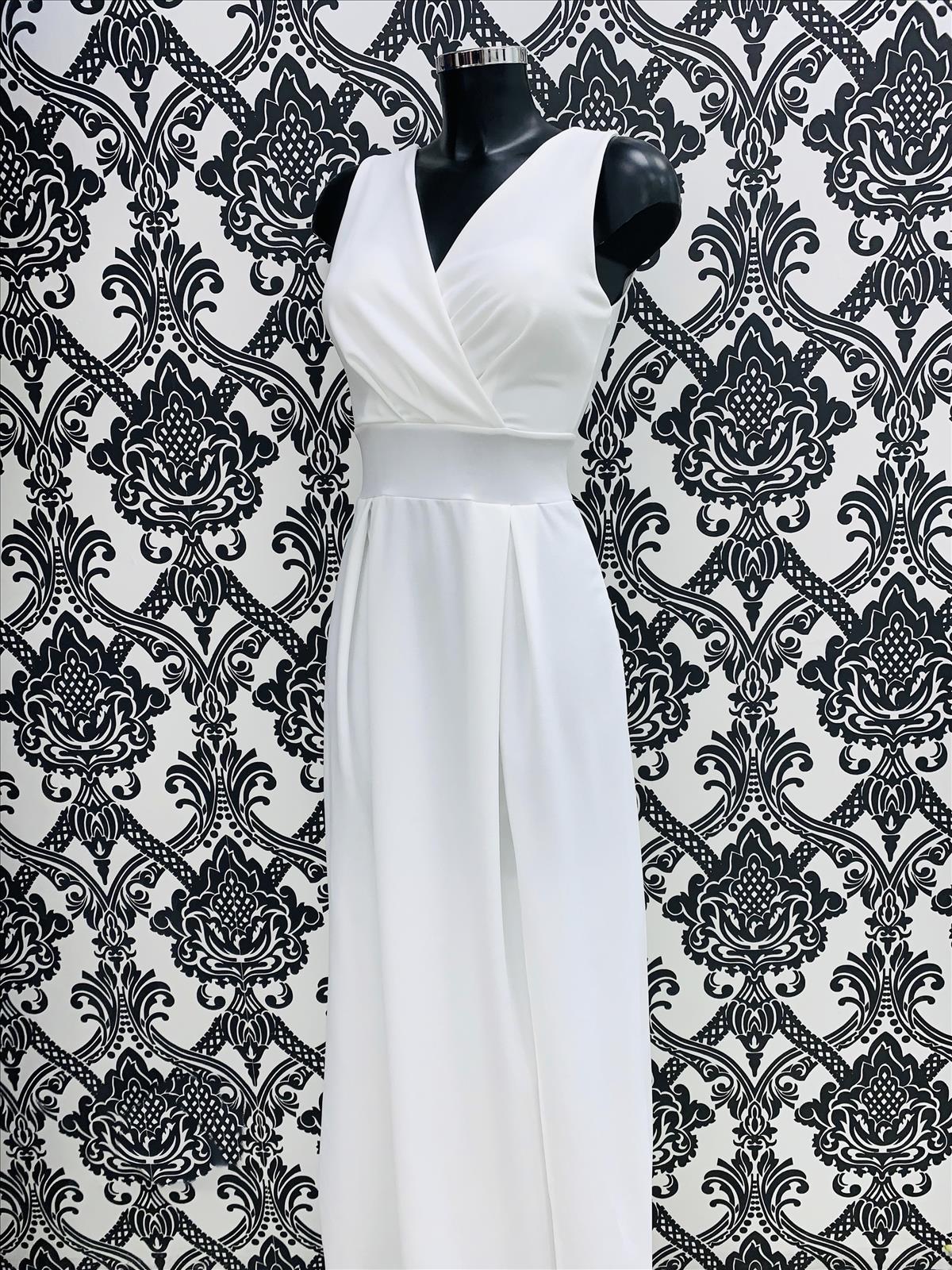 Skytrading KG - Abendkleider, Ballkleider | Artikel-Nr. 52910 | MODA ITALIANA – CAIFA | Materialzusammensetzung/Material composition: 95% Polyester 5% Elastan Made in Italy | Kategorie: MODA ITALIANA - CAIFA / Dresses | Angebot: Damenbekleidung, Damen Accessoires, Schuhe, Dessous, Große Größen, Young Fashion, Leather Wear | Adresse: Skytrading KG - Quellenstrasse 4/1/7 - 1100 Wien - Tel: 004369918008070 - office@skyfashion.net