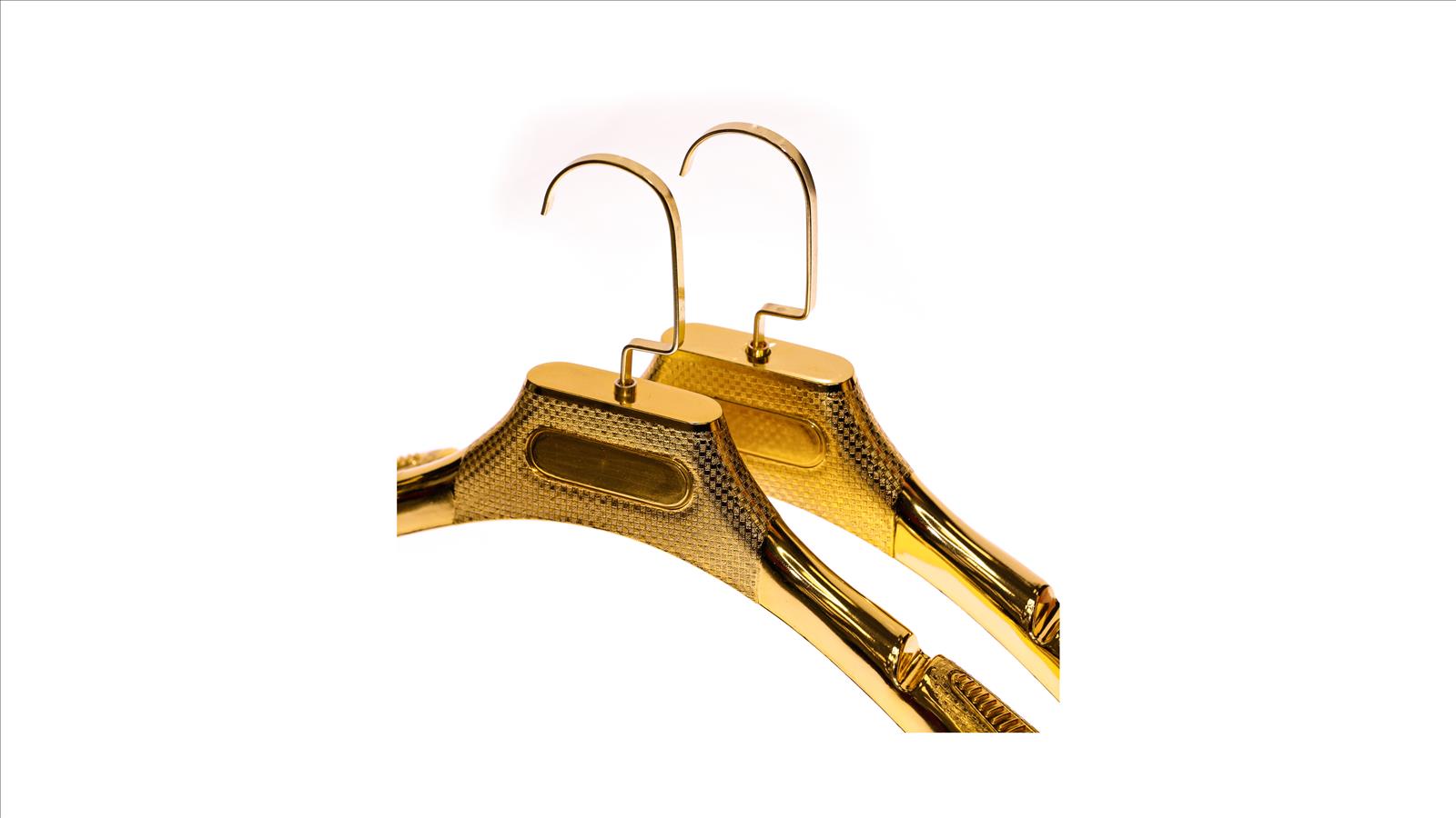 Skytrading KG - Abendkleider, Ballkleider | Kategorie: KLEIDERBÜGEL - CLOTHES HANGERS / Size M | Angebot: Damenbekleidung, Damen Accessoires, Schuhe, Dessous, Große Größen, Young Fashion, Leather Wear | Adresse: Skytrading KG - Quellenstrasse 4/1/7 - 1100 Wien - Tel: 004369918008070 - office@skyfashion.net