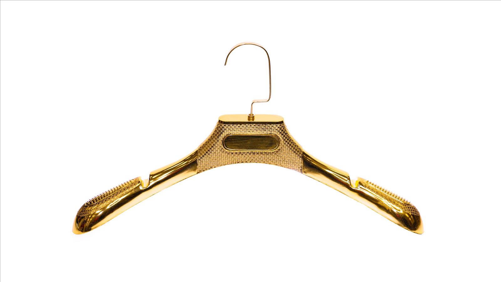 Skytrading KG - Abendkleider, Ballkleider | Artikel-Nr. Gold Classic Hangers M | KLEIDERBÜGEL - CLOTHES HANGERS | Lot – 50 Stück/Piece Breite/Board 40cm Materialzusammensetzung: Kunstoff Material composition: Plastic Haken ist zum Zusammensetzen Hook must be assembled | Kategorie: KLEIDERBÜGEL - CLOTHES HANGERS / Size M | Angebot: Damenbekleidung, Damen Accessoires, Schuhe, Dessous, Große Größen, Young Fashion, Leather Wear | Adresse: Skytrading KG - Quellenstrasse 4/1/7 - 1100 Wien - Tel: 004369918008070 - office@skyfashion.net