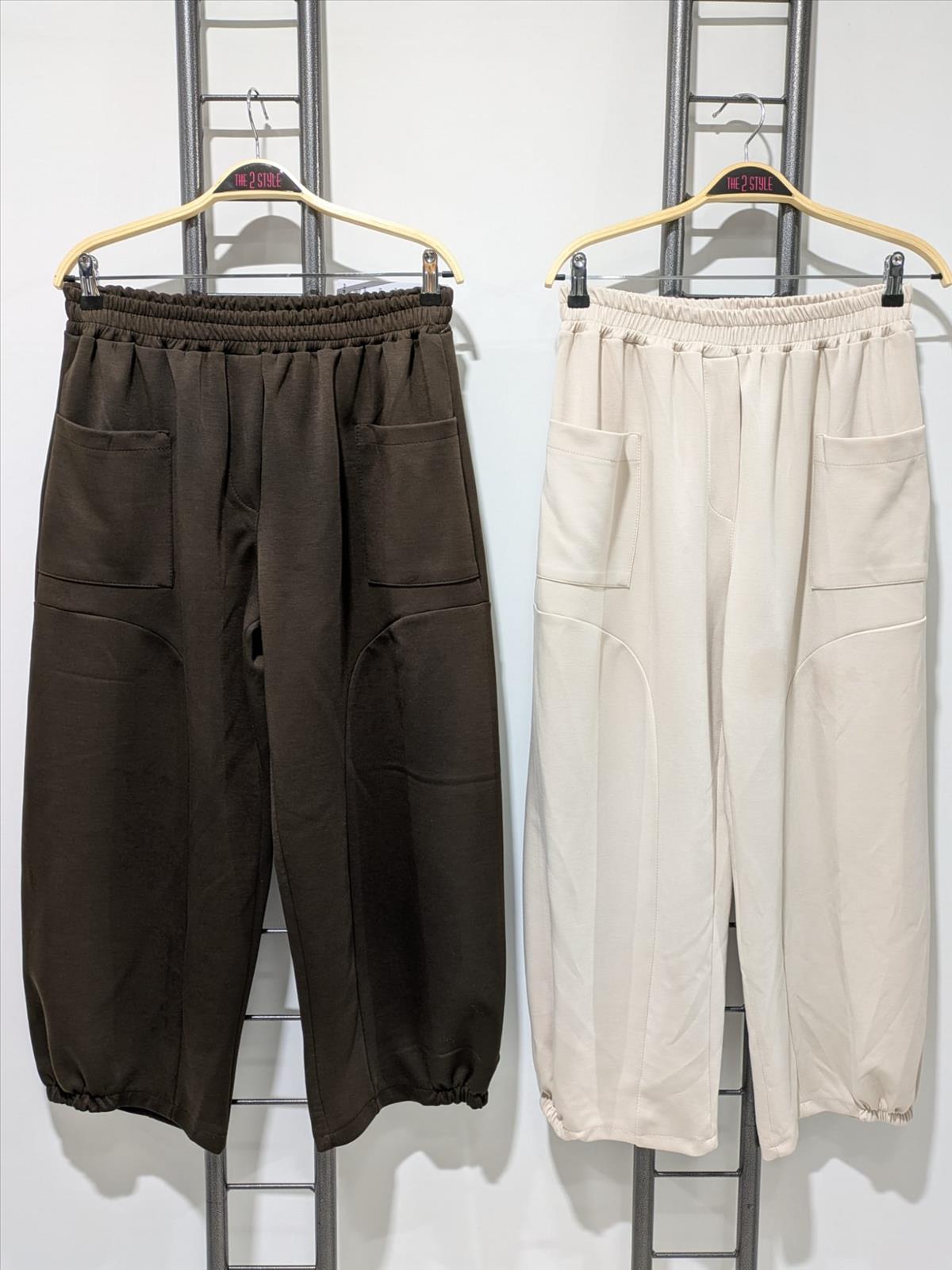 Hier geht's zum Shop von: THE2STYLE | Die 2 Fashion GmbH | Artikel-Nr. 250179LL | Joggingstyle-Hose | 48% Viskose 45% Polyester 7% Elasthan | Kategorie: Hosen Joggingstyle | Adresse: Die 2 Fashion GmbH - Mahdentalstr. 114 - 71065 Sindelfingen - Tel: 07031/877448 - sales@die2-sindelfingen.de | Angebot: Damenbekleidung, Damen Accessoires, Große Größen, Sofortprogramme