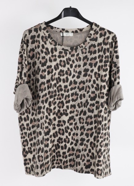 Hier geht's zum Shop von: olluni fashion GmbH - DOB-HAHA-Accessoires-Schuhe-Young-Fashion-Leder-Große Größen - Hamburg | Artikel-Nr. 2830-1 | Cotton Shirt in Leo-LOOK | Kategorie: Shirt | Adresse: olluni fashion GmbH - Modering 5, Haus D, 5 Etage - 22457 Hamburg - Tel: 040 55598886 - info@olluni.de | Angebot: Damenbekleidung, Damen Accessoires, Große Größen, Young Fashion, Leather Wear, Sofortprogramme, Orderware
