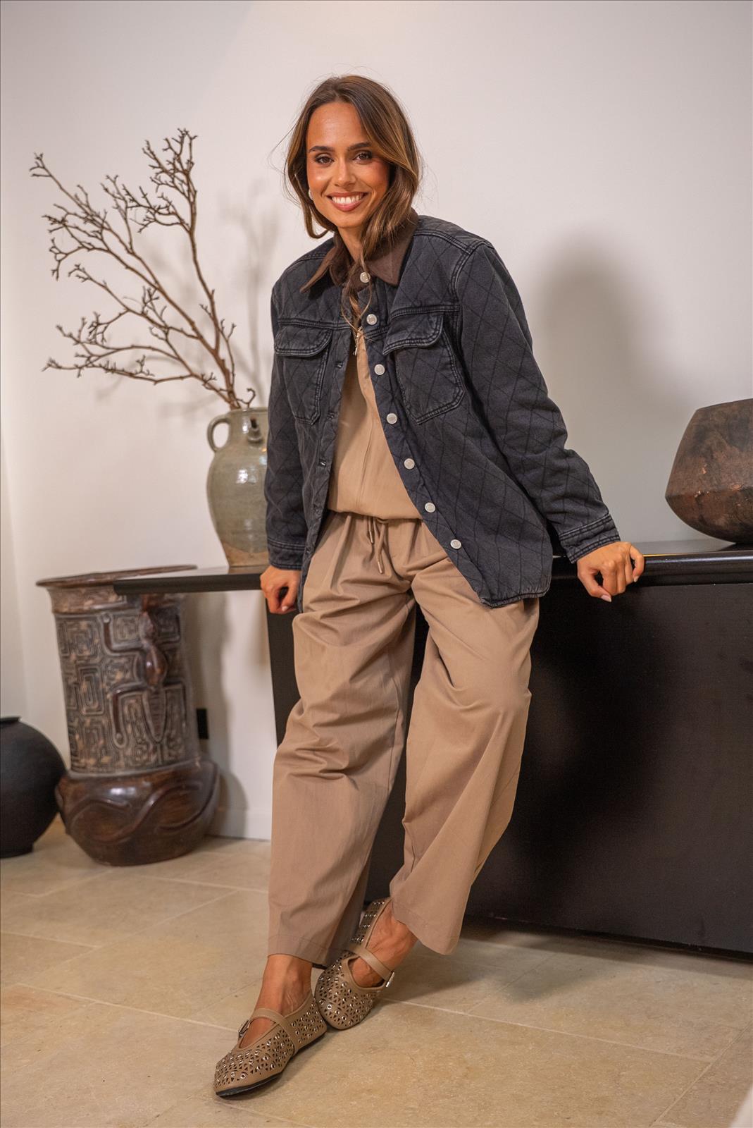 Hier geht's zum Shop von: Ala Mode Fashion-DOB;Accessoires;Leather Wear; Young Fashion - Neuss | Kategorie: Jacke | Adresse: Ala Mode Fashion - Breslauerstr. 8 Raum 113 - 41460 neuss - Tel: 021312091616 - ala-mode@web.de | Angebot: Sofortprogramme, Orderware