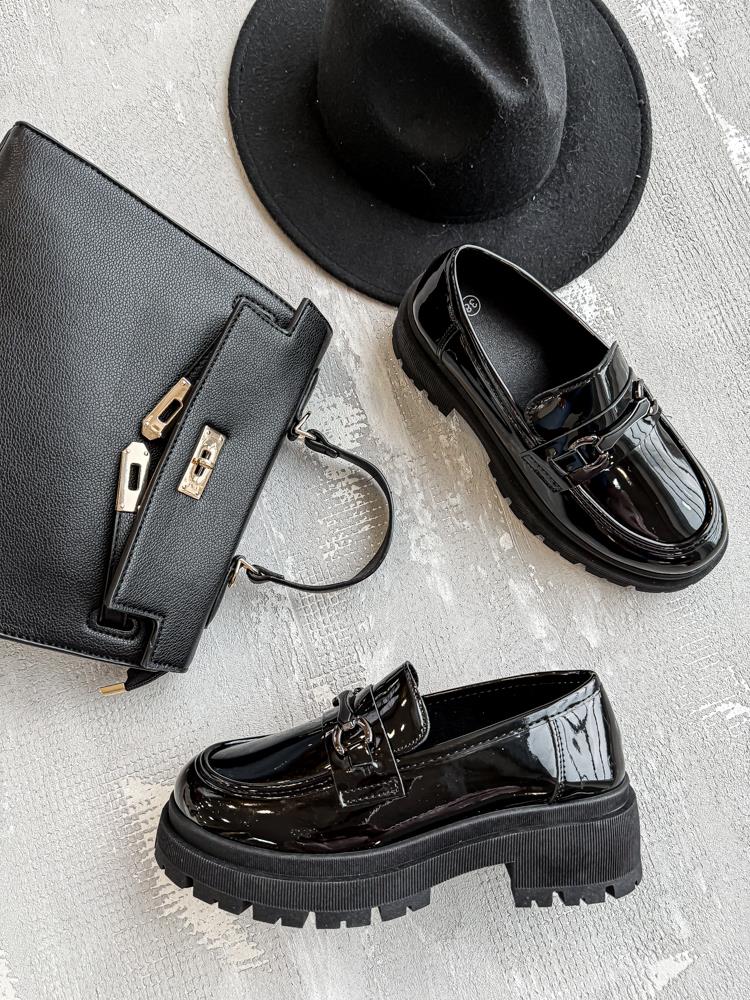 Hier geht's zum Shop von: efashion s.r.o. - DOB;Accesoires;Schuhe;Young Fashion - Medvedov | Black patent leather loafers with decoration MELANIA | Artikel-Nr. VL253 black | Kategorie: Women´s Shoes / Moccasins | Adresse: efashion s.r.o. - Medvedov 248 - 93007 Medvedov - Tel: 00421915306623 - egrikolocsicsjudit@gmail.com | Angebot: Sofortprogramme, Orderware